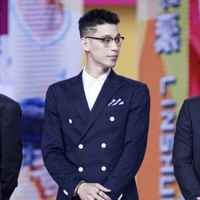 包含亚特兰大今晨更衣室发声；志在CBA季后赛名次提升；更衣室稳定；细节决定成败的词条