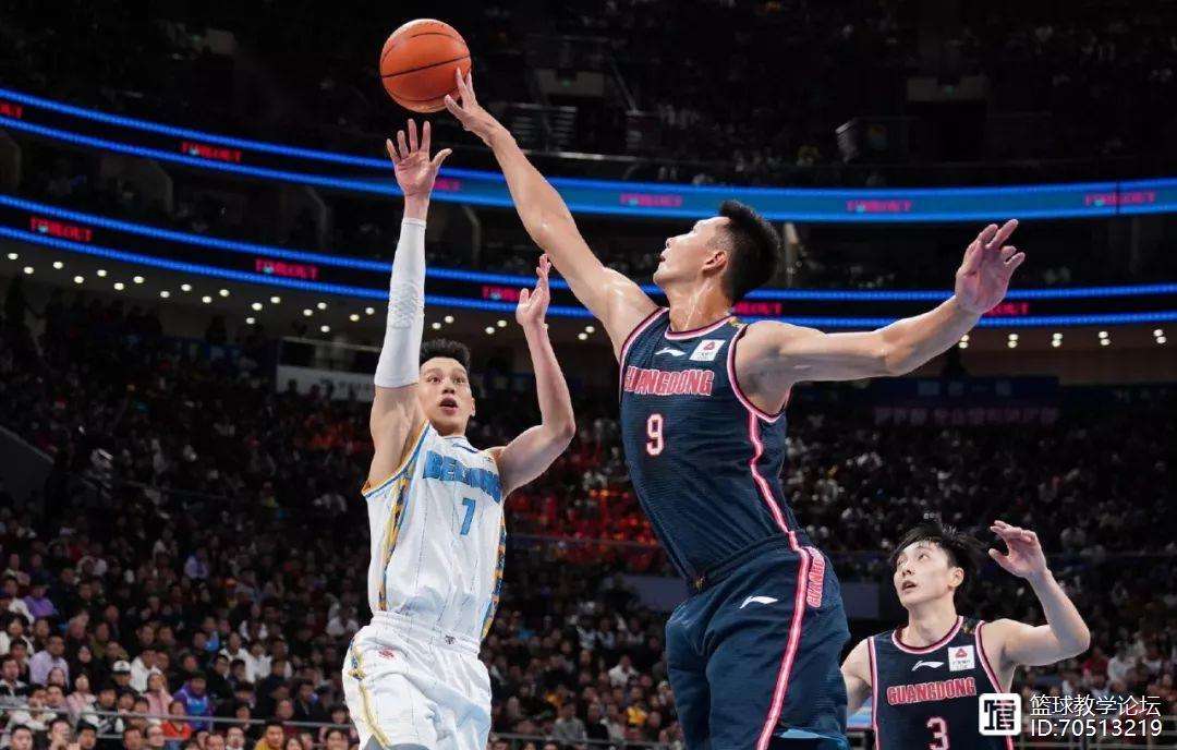 关于今晚社区盾传出新动向,拜仁慕尼黑豪取连胜,管理层表态:球迷炸锅,轮换策略成焦点的信息 关于今晚社区盾传出新动向,拜仁慕尼黑豪取连胜,管理层表态:球迷炸锅,轮换策略成焦点的信息